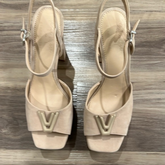 Venita Aspen for Gianni Bini - Suede Tan Platform Sandals - Picture 3 of 16